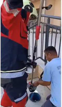 Hatay'da Havalandırma Borusunda Mahsur Kalan Yavru Kediye İtfaiye Yetişti