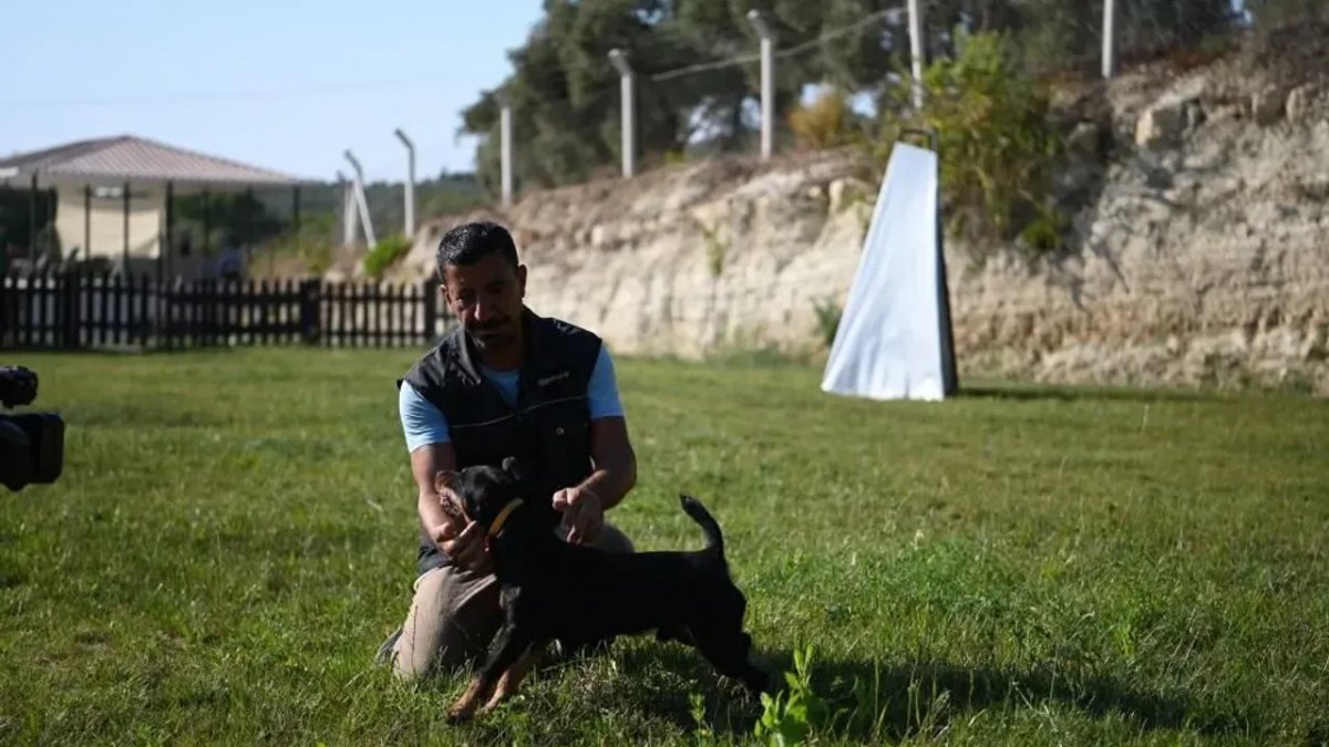 Kuşadası’nda Yetiştirdiği Arama Köpekleri Afetlerde Hayat Kurtarıyor