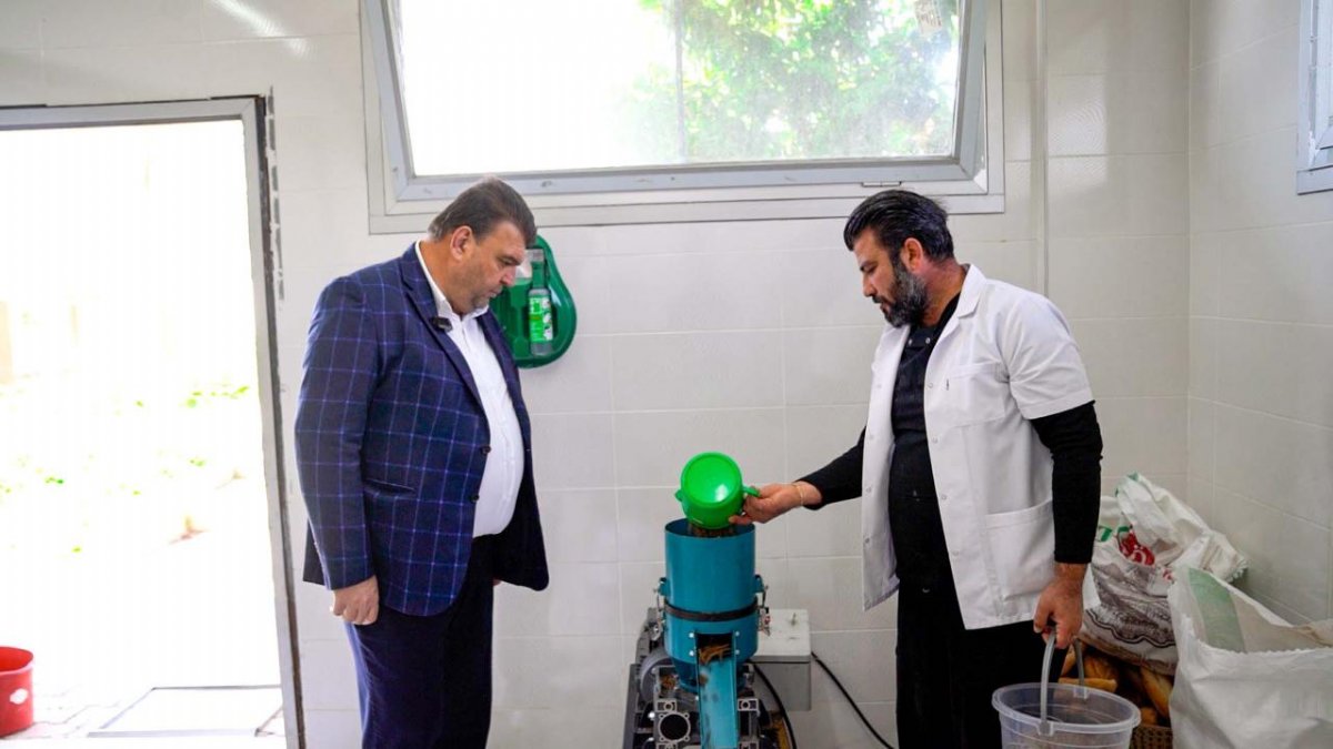 Seferihisar’da Gıda Atıkları Mamaya Dönüşüyor: Sokak Hayvanlarına Sürdürülebilir Destek