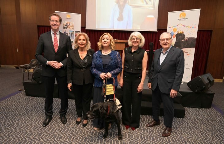 Türkiye’nin İlk Rehber Köpeği Kara Emekliye Ayrıldı